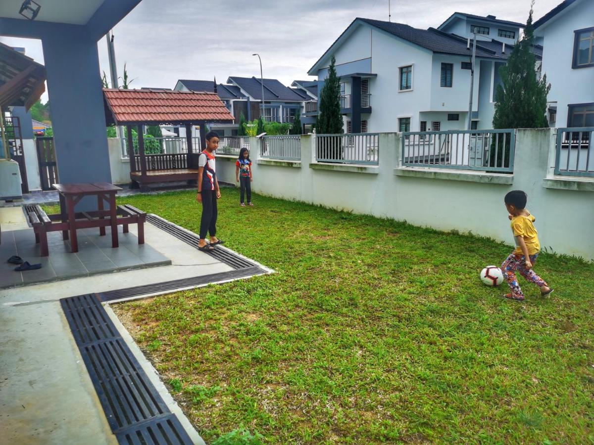 Pesona Suri Homestay باتو باهات المظهر الخارجي الصورة